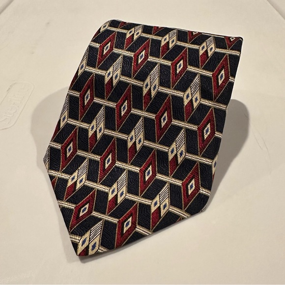 100% Silk Geometric Patterned Tie in Red and Beige XLong - Picture 1 of 2